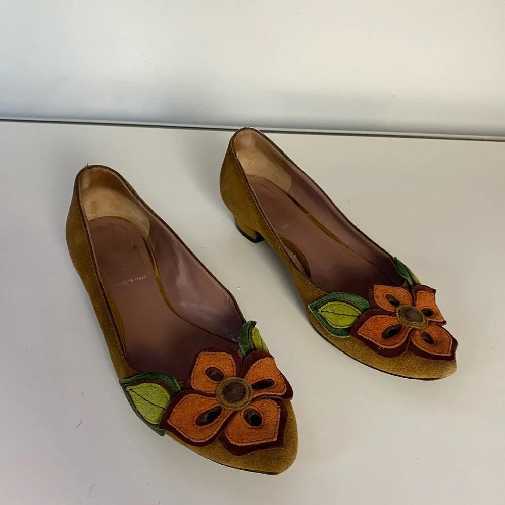 Y2K Miu Miu Suede Pointed Toe Flats with Flower Applique - Picture 8 of 8